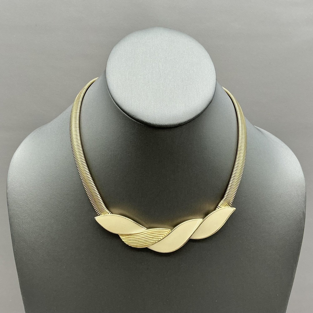 Vintage Trifari Necklace Gold Tone Enamel Leaf Collar Statement Womens 14"